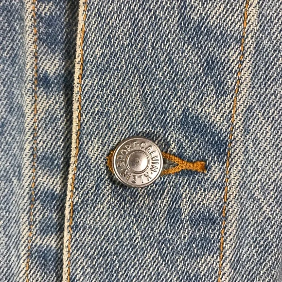 Calvin Klein Men's Light wash Trucker Denim Jacket Never worn like New! - Picture 5 of 10